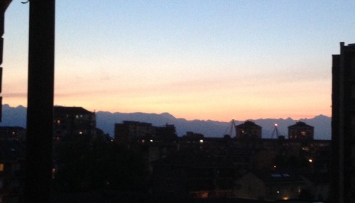 ohhhh look at the sunset beyond my mountains (also, the camera doesn’t do them justice)