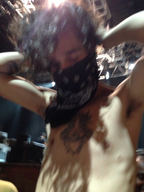elegvnce:  unadvantage:  I GAVE MATTY MY BANDANA AND HE PUT IT ON AND I GOT THIS PICTURE I CANT STOP SHAKING  please take me  