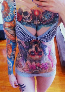 kitty-xbones:  Happy in my skin!! :) 