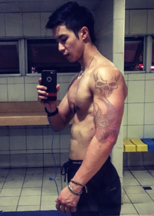 k-jsrk:  qqmal:  hotasianexposed: Hot hunk from Taiwan  很明顯不是他本人  와아