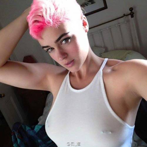 bunan-tsokolatte:  anna-cherry:    Stefania Ferrario killing it! #Overwatch #Zarya  @princeanderfels how does this make you feel? :P 