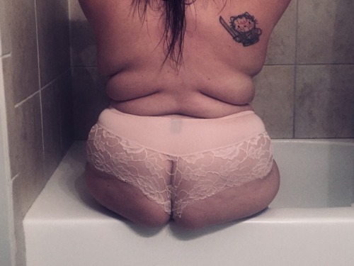 sunkissed-vanilla-latte: **A little after shower fun.