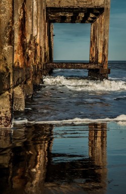 maya47000:  Sea door by Luciano Arribillaga