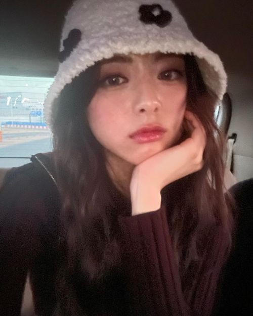 itzyinstagram:  yuna instagram update