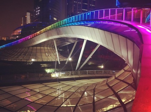 Go there when it’s dark #shanghai #night #china #modern #architecture #chinesearchitecture #lg