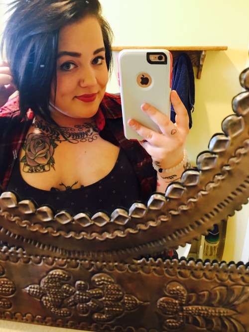 babydollbearr:  I’m feelin cute as fuck today, and super sassy. 😇