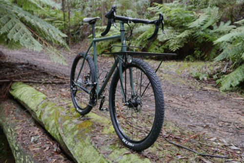 klenkomat: davewellbeloved: Love this (via Green And Gold: Kumo Cycles 650B Raddoneur | Cycle EXIF