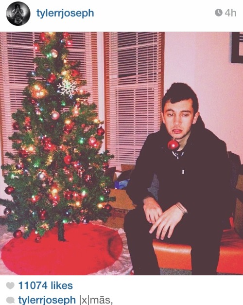 vanilllasanta:Merry Christmas from Tyler & Josh !