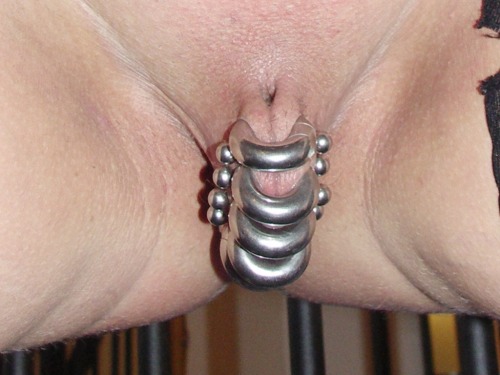 https://extreme-bondage.tumblr.com/post/142348809255