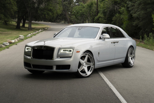 Rolls Royce Ghost on Forgiato Tecnica Series Wheels 