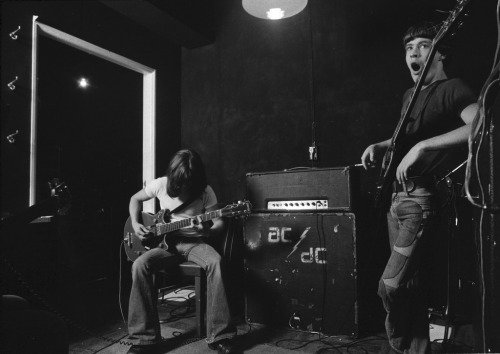 losetheboyfriend:  Malcolm & Angus Young of AC/DC, recording Dirty Deeds Done Dirt Cheap at Albert Studios; captured by Philip Morris (1976)