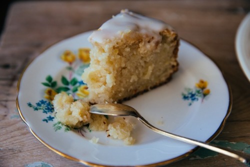 ahellonearth: To celebrate the arrival of spring, I made my first lemon cake since summer  Lemon cak