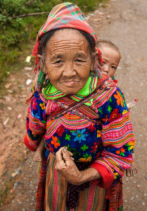 hmongthrills: A cute Hmong grandmother and her grandchild.