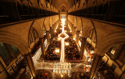 globalchristendom:Mass at the Salisbury Cathedral during the Advent season in Salisbury, England. (C