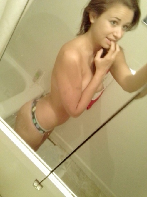 XXX amateur-babes-nude-selfies:  purecandifloss: photo