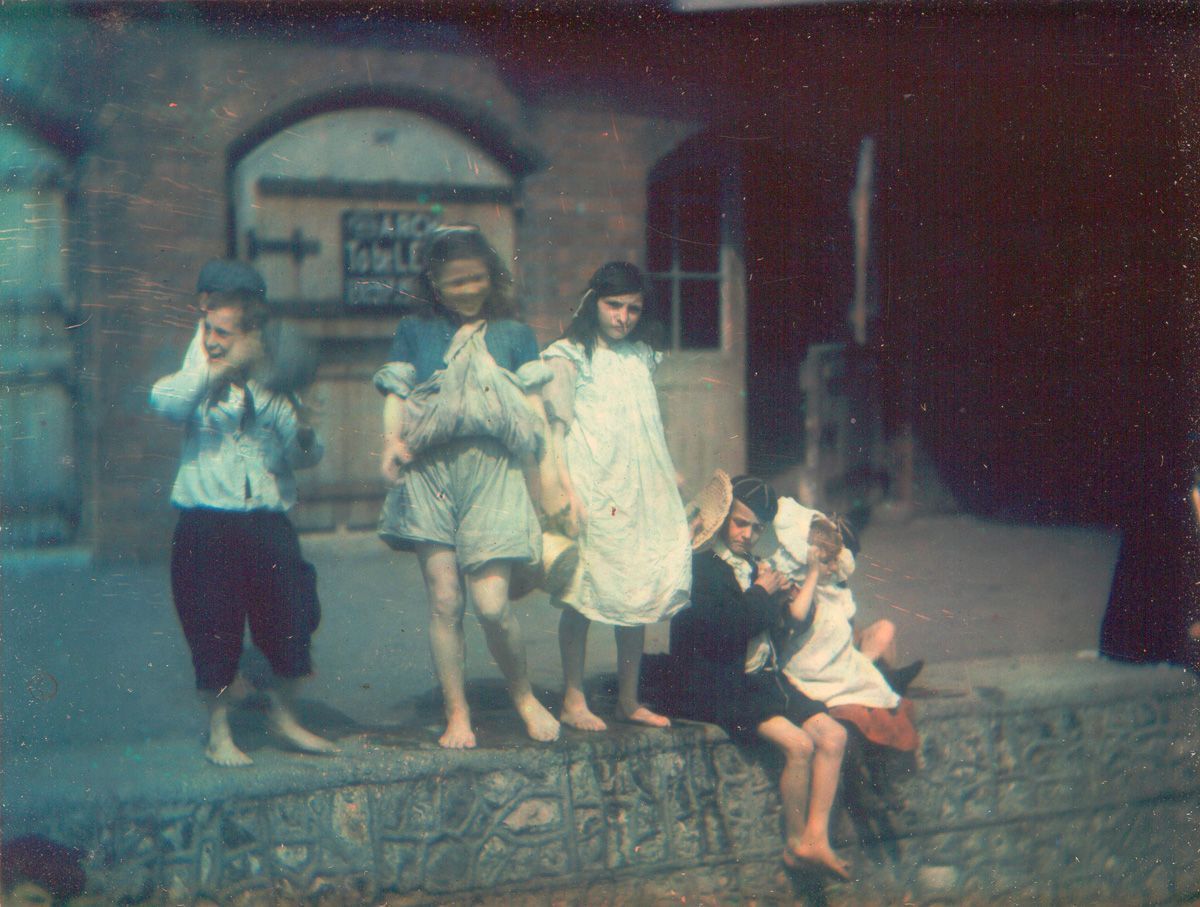 collectorsweekly:  Experimental color photographs taken around Brighton, England,