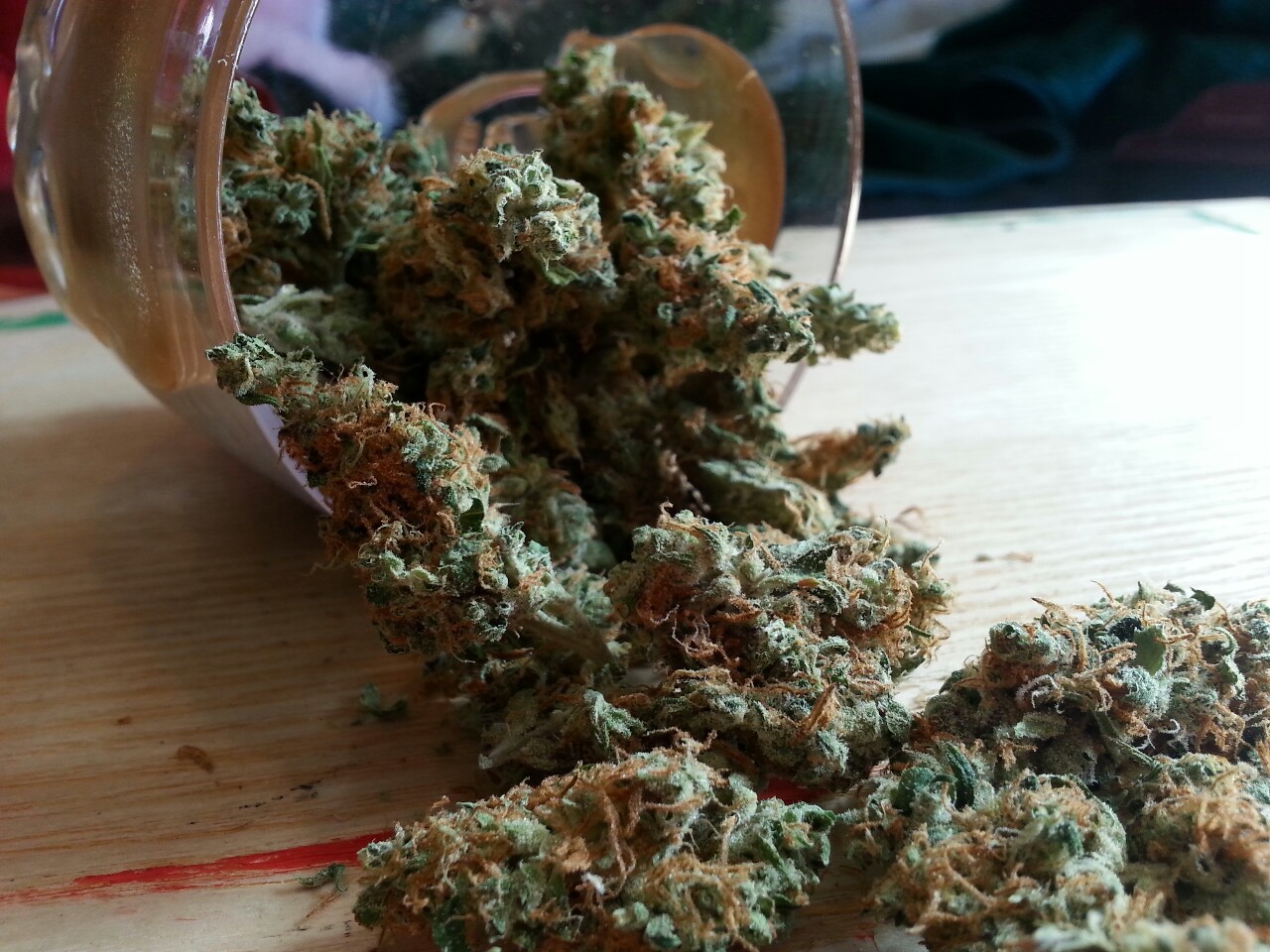 smoketogethighcustheworldissolow:  Cheers!