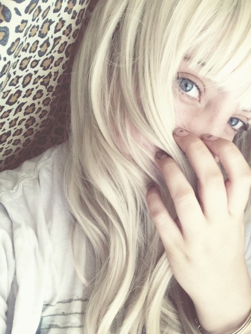 demonxsky:Do ya guys like my new hair~