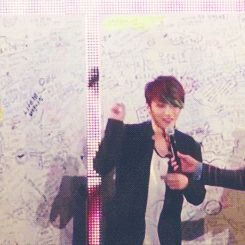 -everdeen:  Jaejoong runs away during gwiyomi  