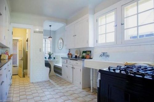 househunting:$393,000/6 br/4200 sq ftLakewood, OH  
