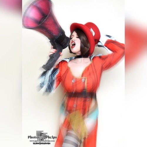 Mad Moxxi from Borderlands  photoshoot with adult photos