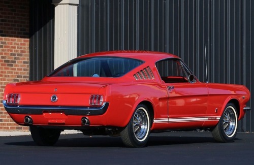 goddessdiana49:  utwo:  1965 Ford Mustang GT© mecum  Love❤❤❤❤❤❤❤  Rather it in blue but still gorgeous 😍