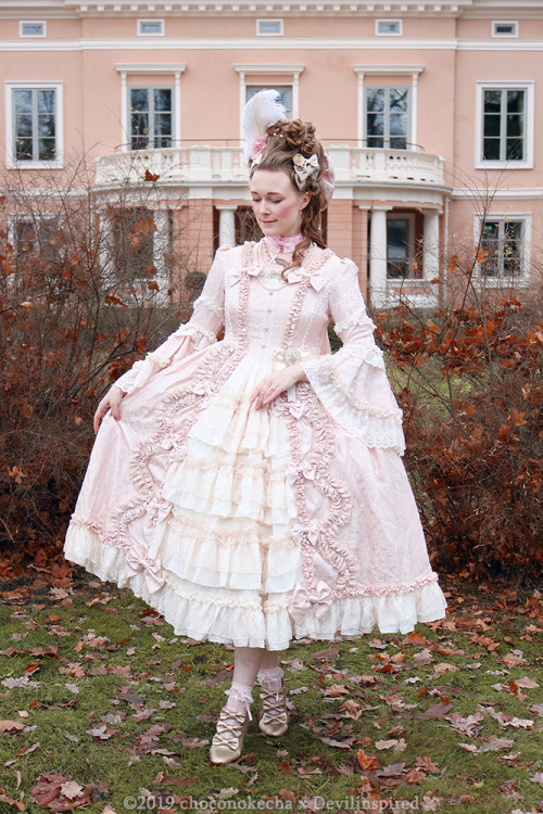 Rococo LadyThis is a collaboration with  @devilinspiredofficial I recently received this Henrie