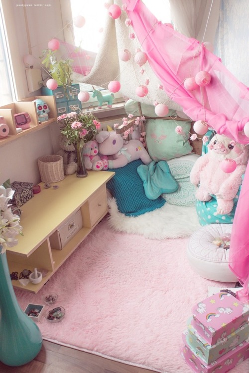 babyprincesskitten23:evergrn:daddyssleepypup:Little Room/Little Space That first one is so dreamy.. 