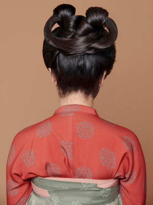 chinaism:仿唐百合髻the remake of Lily Knot from Tang Dynastyit was the one of the most popular hairstyle 