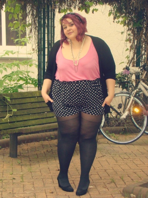 lulinix: Pink is so my color lately! (Shorts &amp; top: Asos Curve~ Cardigan: Amazon~ tights: C