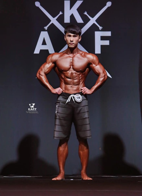 Muscle model, Yoon Wan Shik