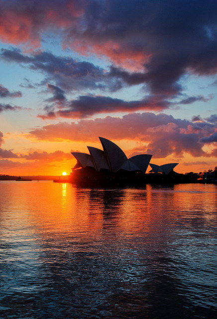 brutalgeneration:  The Sydney Opera House by Stuck in Customs on Flickr. 