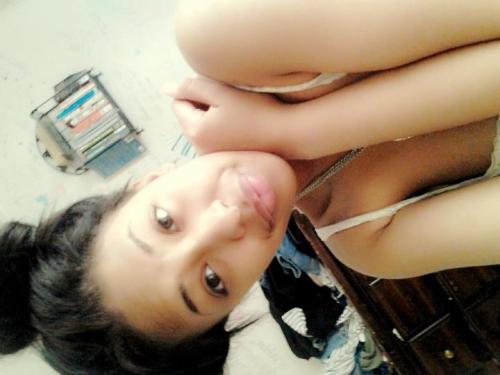 tru-lex:  My hair wont act right.  Hair might not want to but your beauty always does though (shrugs)