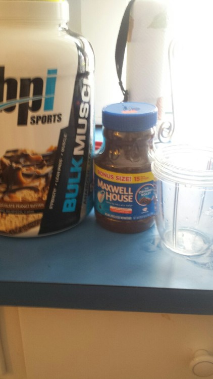 peaceongirth:  Here’s my “on-the-go” meal and my new haircut.