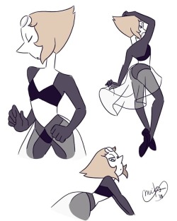 meikomassun: “And she looks like a fancy one too…”  So many ppl wanted more of our Pearl in this outfit and I love to draw her so much so here you go!  Don’t forget you can commission my art to support me (starting off very low prices👀) 