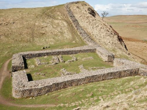 mostly-history:Milecastle39 on Hadrian’s Wall (Northumberland, England).Milecastles were small