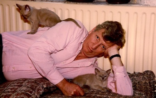 would-you-like-a-jelly-baby: caterville: Tom Baker with Cats Reasons why tom baker is a cutie