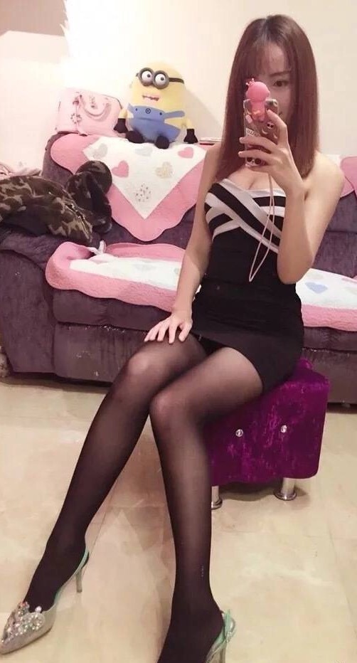 Slave to Women in Nylon...I Serve at your Feet!!!!