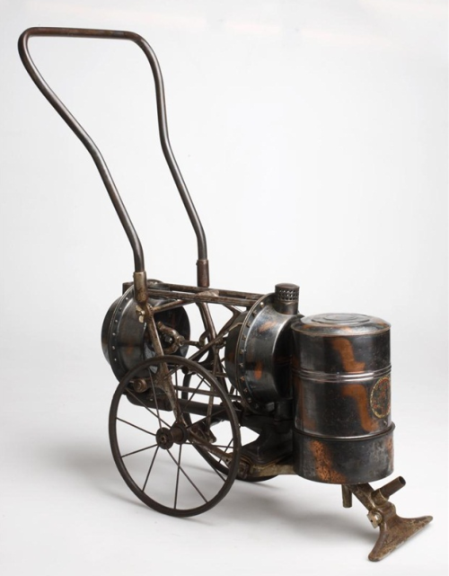 Mechanical vacuum cleaner, 1890-1910. © Technisches Museum Wien, Photo: Peter Sedlaczek. Source