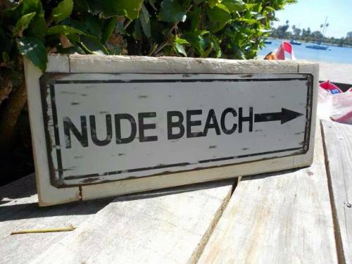 Direction les plages :) naturistes :)Go to nude beaches