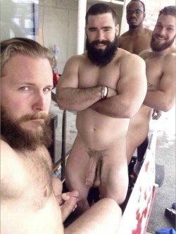 barebackmuscles:  #muscled #hunks #hung #fatcock