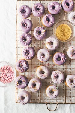 sweetoothgirl:    Baked Buttermilk Frosting Mini Donuts