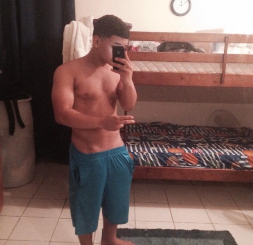 milkmanpr:helloolleh000:captainjcarr84:bellaco04:Iban García de Loiza PR, 18 y es Bisexual callado. 