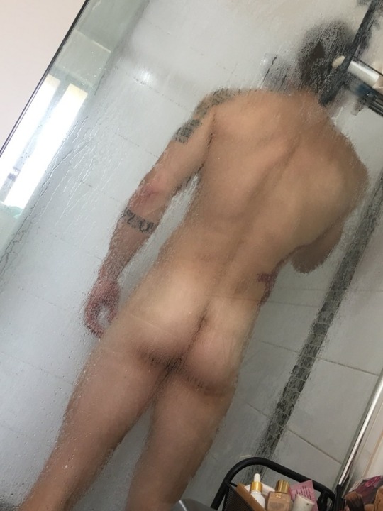 simplyhunks:  Alec stroking and blowing a load