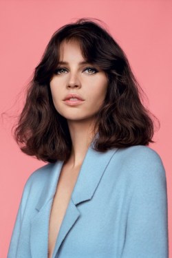 rhubarbes:  Felicity Jones by Alasdair McLellan