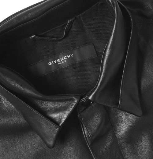 overdeauxis:  Follow Overdeauxis, The Streetfashion Bible! 