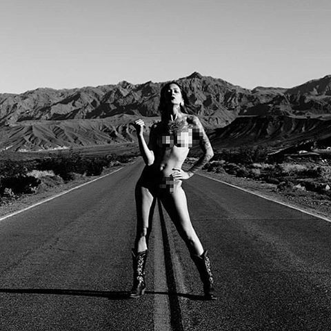 Hit the road jack, don’t cha come back no more!! More from this set by @kennethnicholas_  live on my Patreon this afternoon :) make sure you subscribe to unlock tons of dope naked Helmut Newton inspired wonder ✨✨🙌 www.patreon.com/theresamanchester