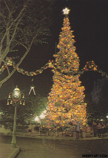 Main Street&rsquo;s Town Square Christmas tree back when Disneyland used a real pine tree!