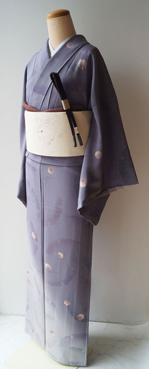 Dreamy Winter kimono outfit, featuring a lovely hatoba (lit. “dove wing”) colored kimono with super 