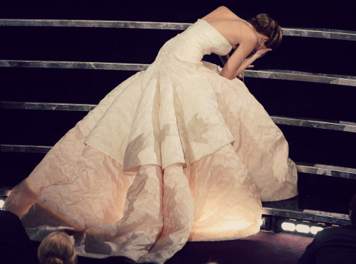 karla-world:  She’s so beautiful, I love this picture. The details in her dress are enhanced so perfectly by the light that she fell over, she looks like a little Cinderella I fucking love her. 
